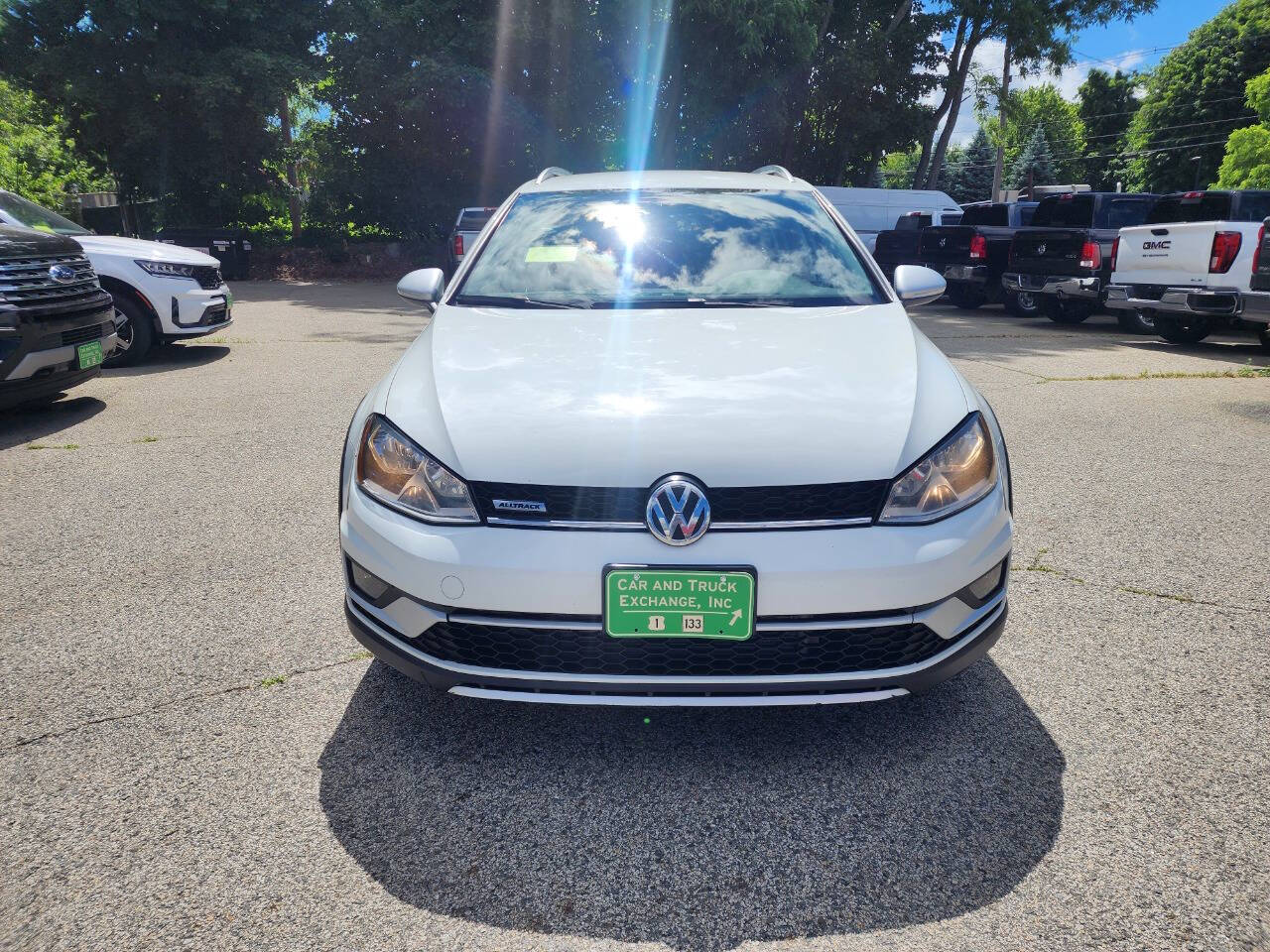 2017 Volkswagen Golf Alltrack TSI S 4Motion - Image 3