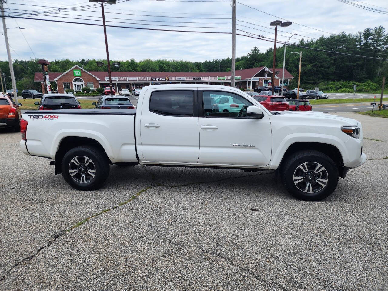 2017 Toyota Tacoma TRD Sport - Image 4