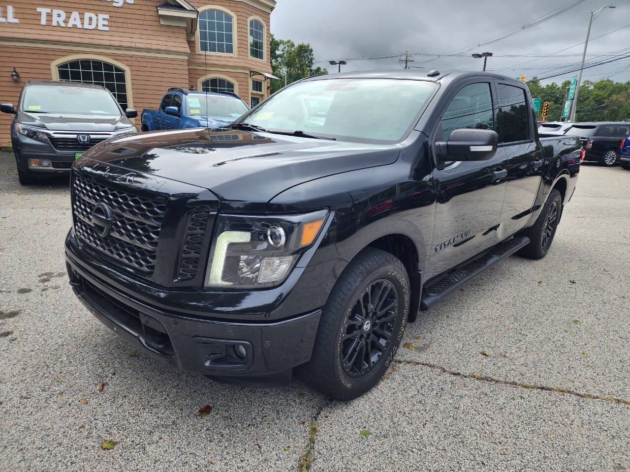 2019 Nissan Titan SV - Image 2