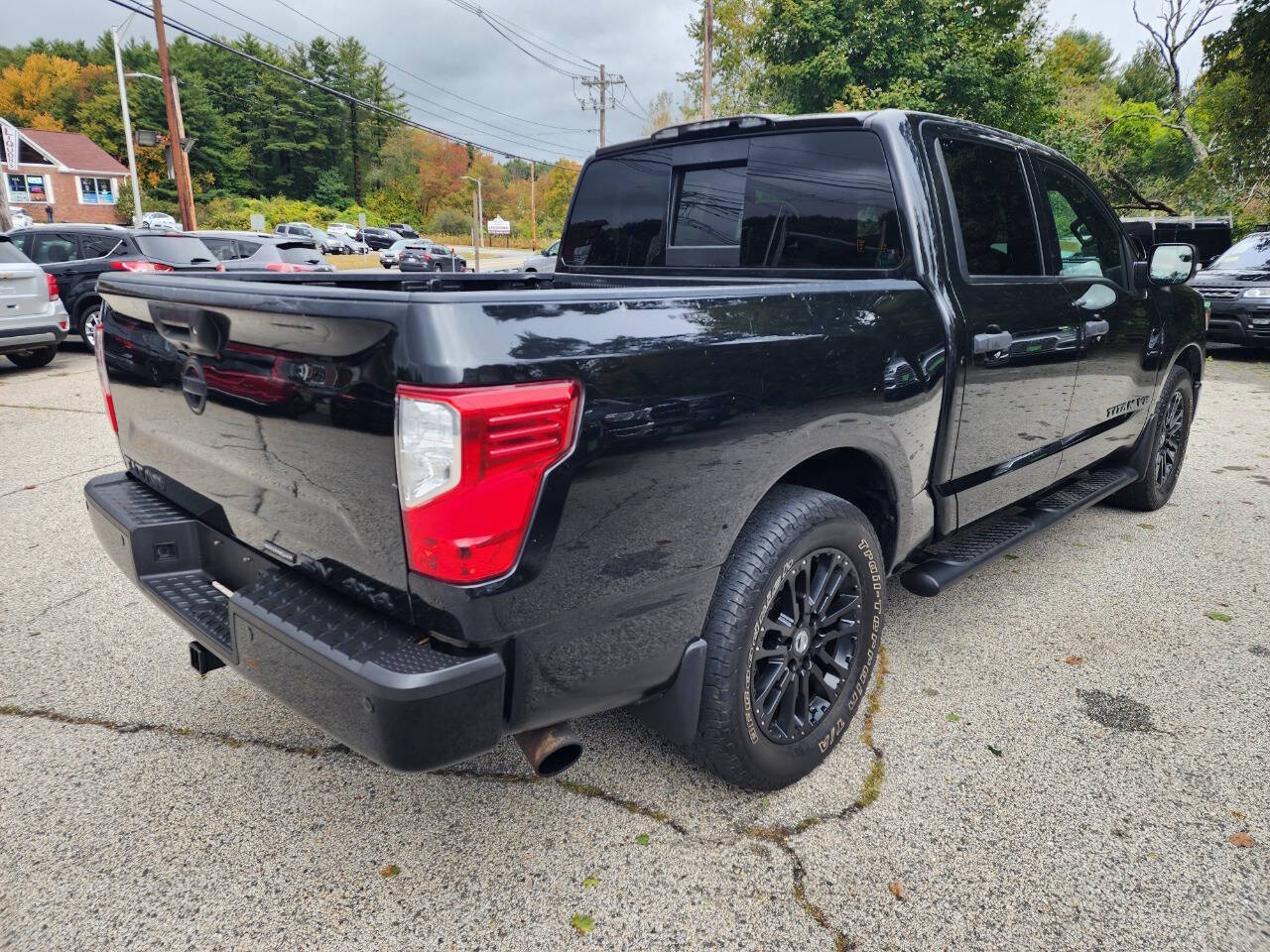 2019 Nissan Titan SV - Image 5