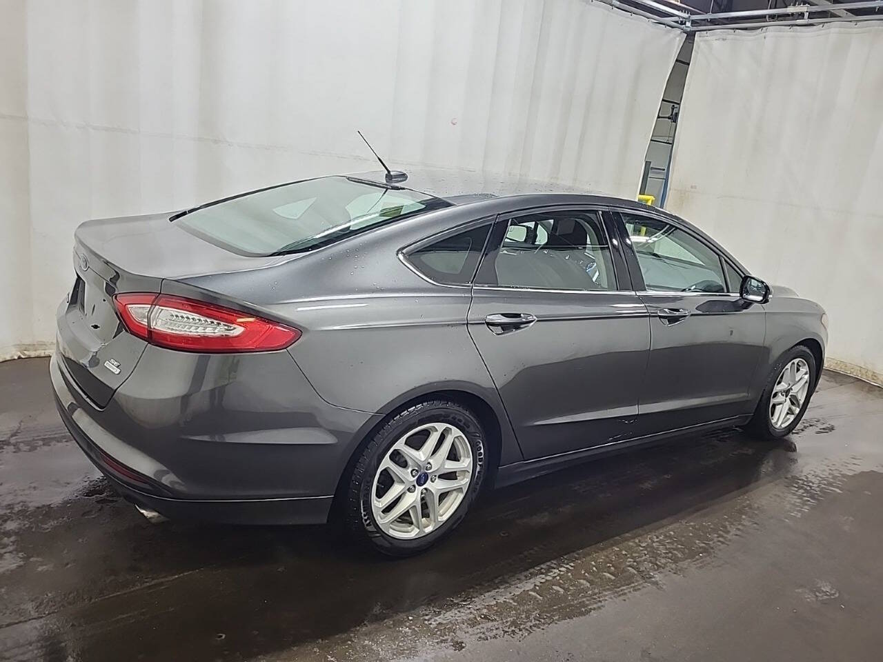 2015 Ford Fusion SE - Image 2