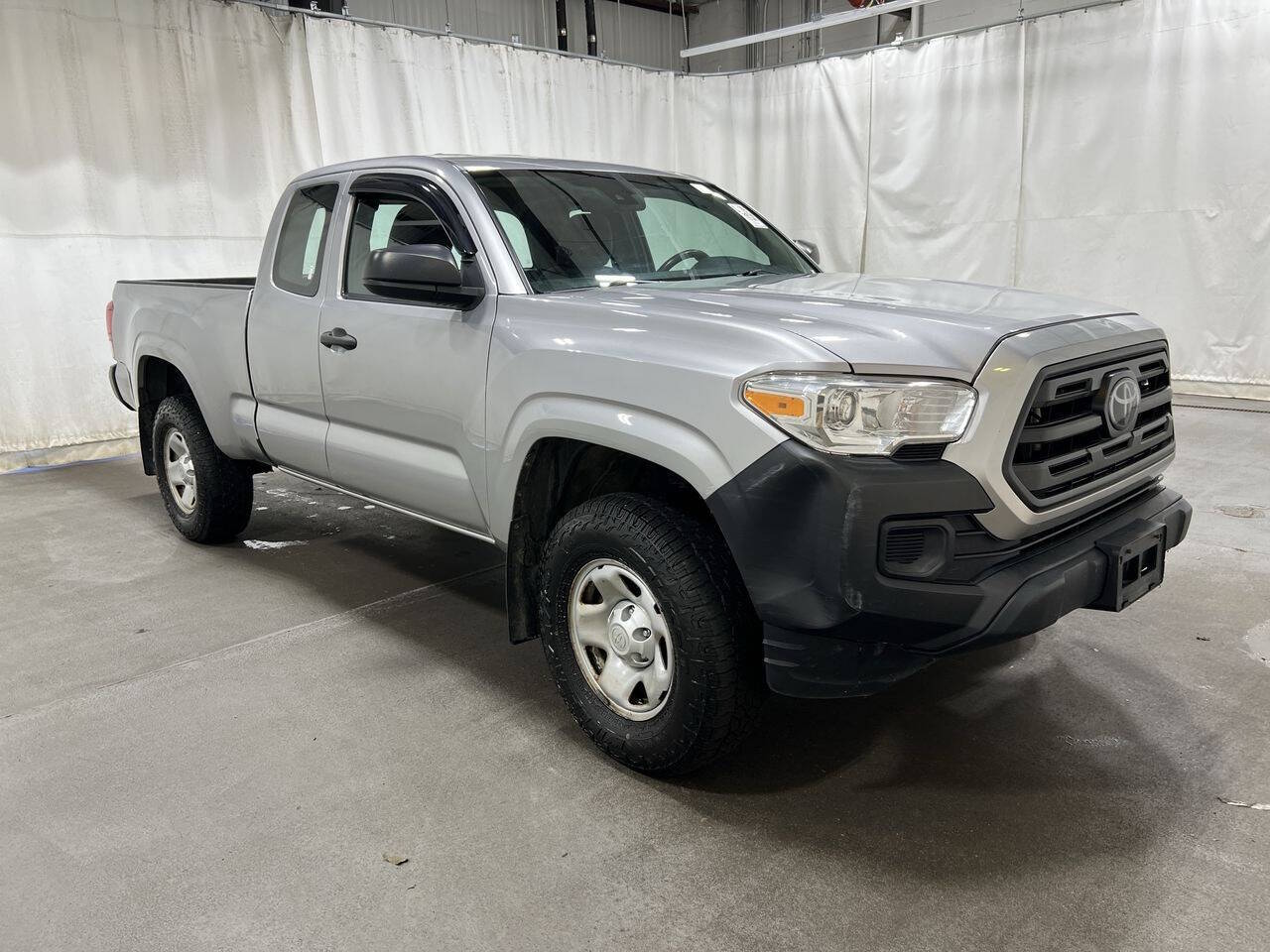 2018 Toyota Tacoma SR5 - Image 3
